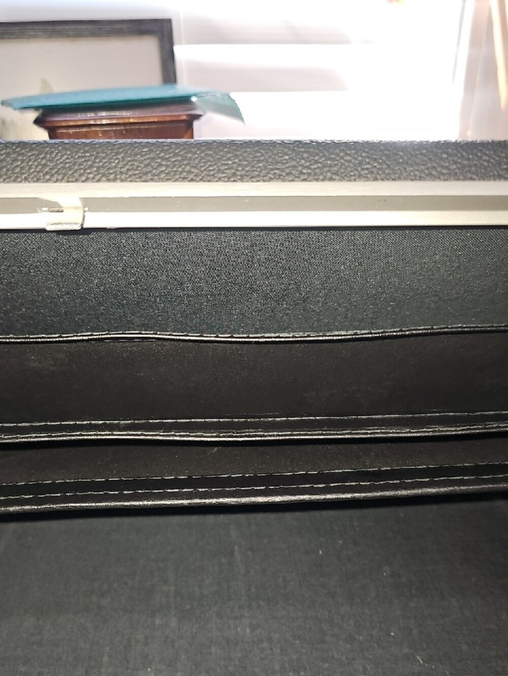 Samsonite Black Hard-Shell Case - Picture 9 of 9